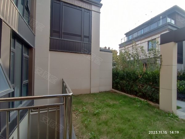 上海宝山顾村信达泰禾上城院子(别墅)中式合院,简装联排三房上下五层