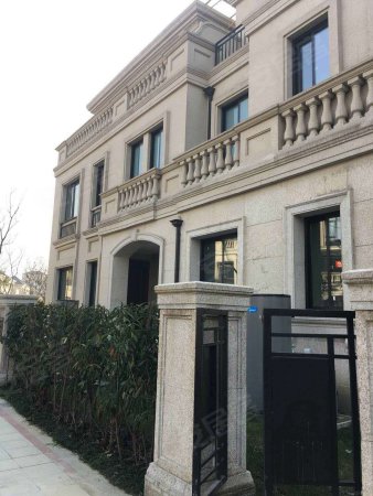 绿地晶萃 边套叠加联排 赠送多 大花园 这个价格不奈斯吗