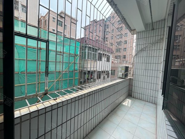 深圳宝安石岩罗租旧村近6号线上屋官田地铁站,精装电梯大单间,家电