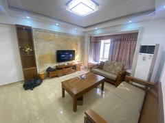 汕尾汕尾城区城区周边沃尔玛商圈,时尚名苑精装2房,2600元拎包入住,靓出租房源真实图片