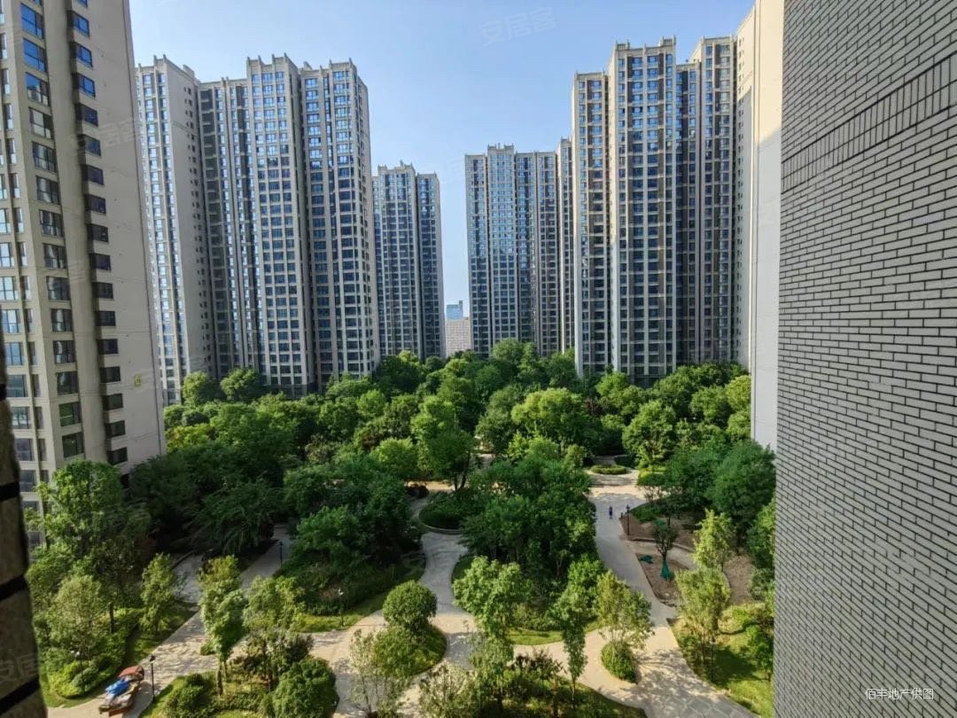 曲江千林郡雁塔南路888号3室2厅2卫1259平方米