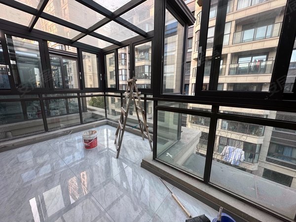 上海奉贤南桥保利象屿公园悦府固定车位!大阁楼大阳光房!