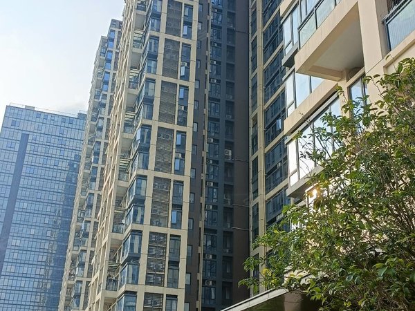 深圳龙岗横岗银信中心银信中心二期大三房出租,有一个房是不算面积的