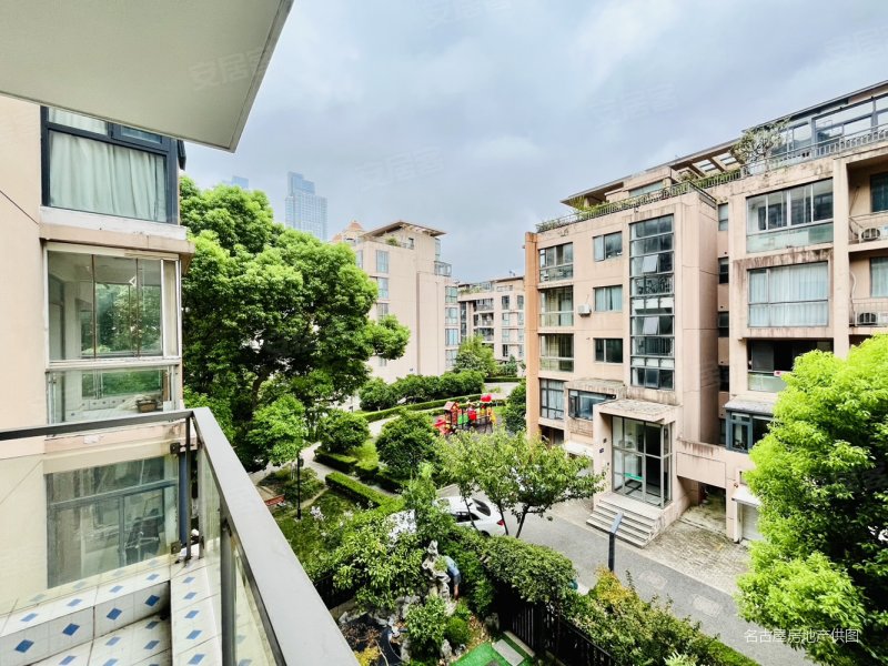 新港名城花园3室2厅3卫148㎡南北680万