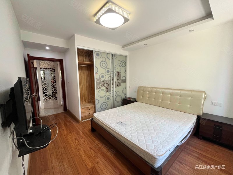 地铁口   老校 苏州河畔 小户型 总价低 看房随时