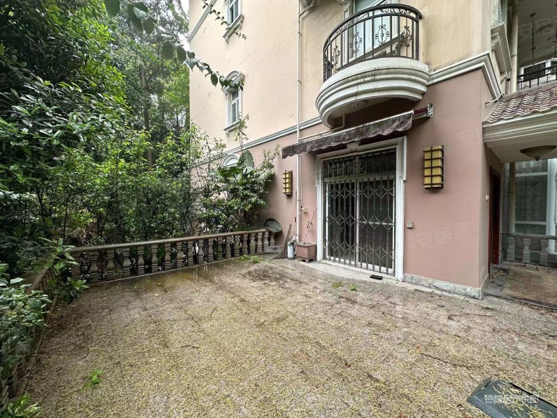 御都花园别墅下叠端头边户带大花园出门地铁口