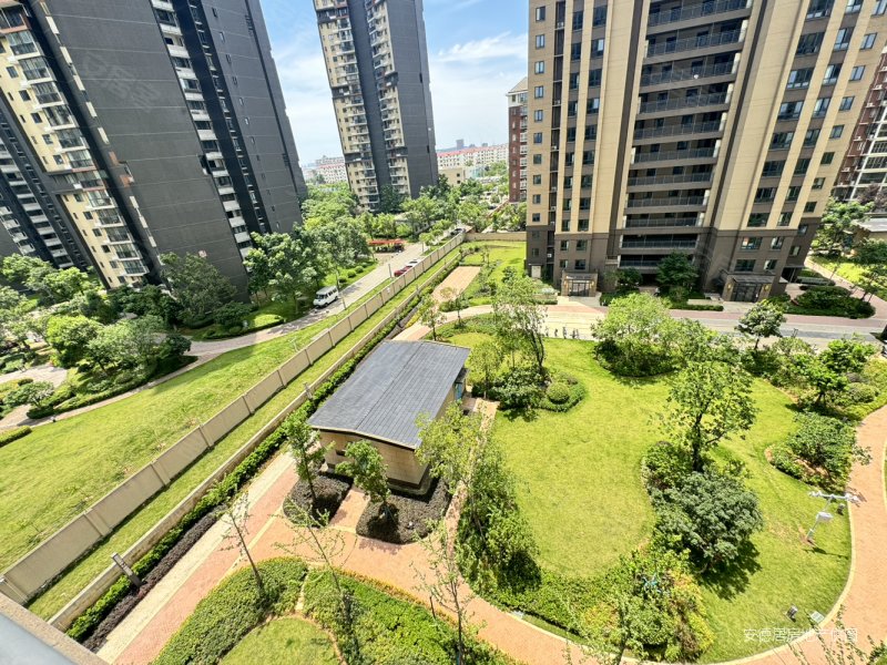 凤凰城二期新小区精装四室 精装修 带车位 老证 随时看房,东风凤凰城