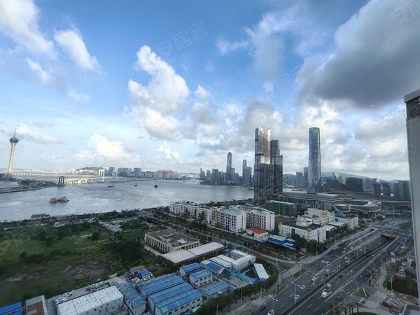 珠海香洲拱北口岸华发琴澳新城银景湾楼下就是湾仔城轨站  一线海景