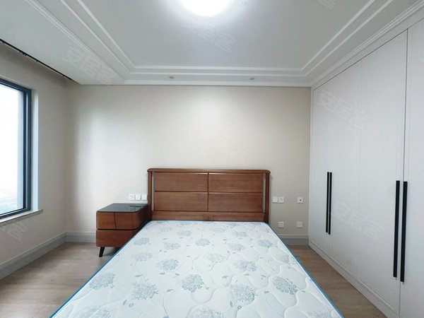 大连开发区滨海路融创海逸长洲滨海路融创 三室两厅一卫 干湿分离 干净整洁 定制衣柜出租房源真实图片