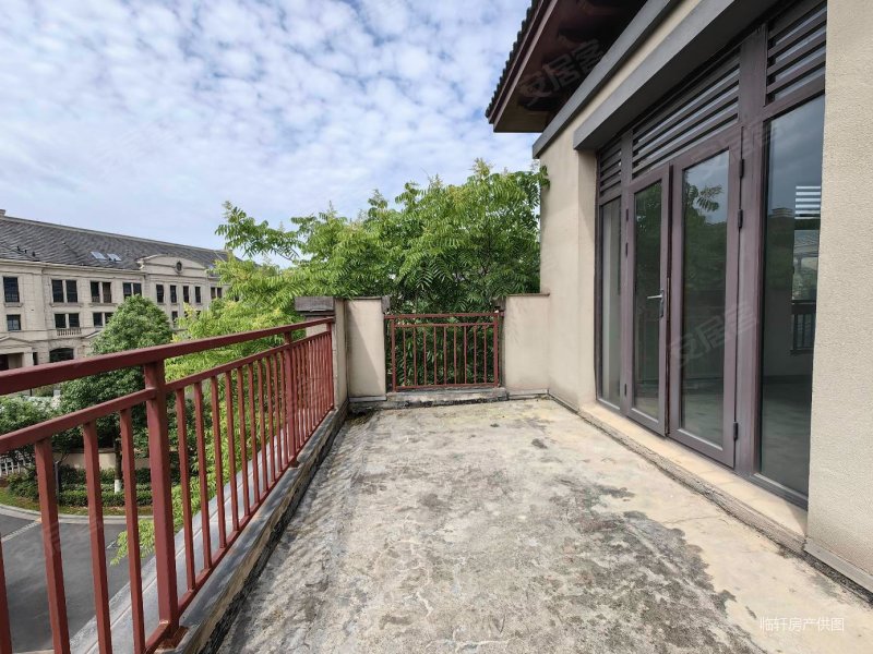 山语间独栋别墅,正气的朝南花园400方,有双车库,青城山语间二手房,698