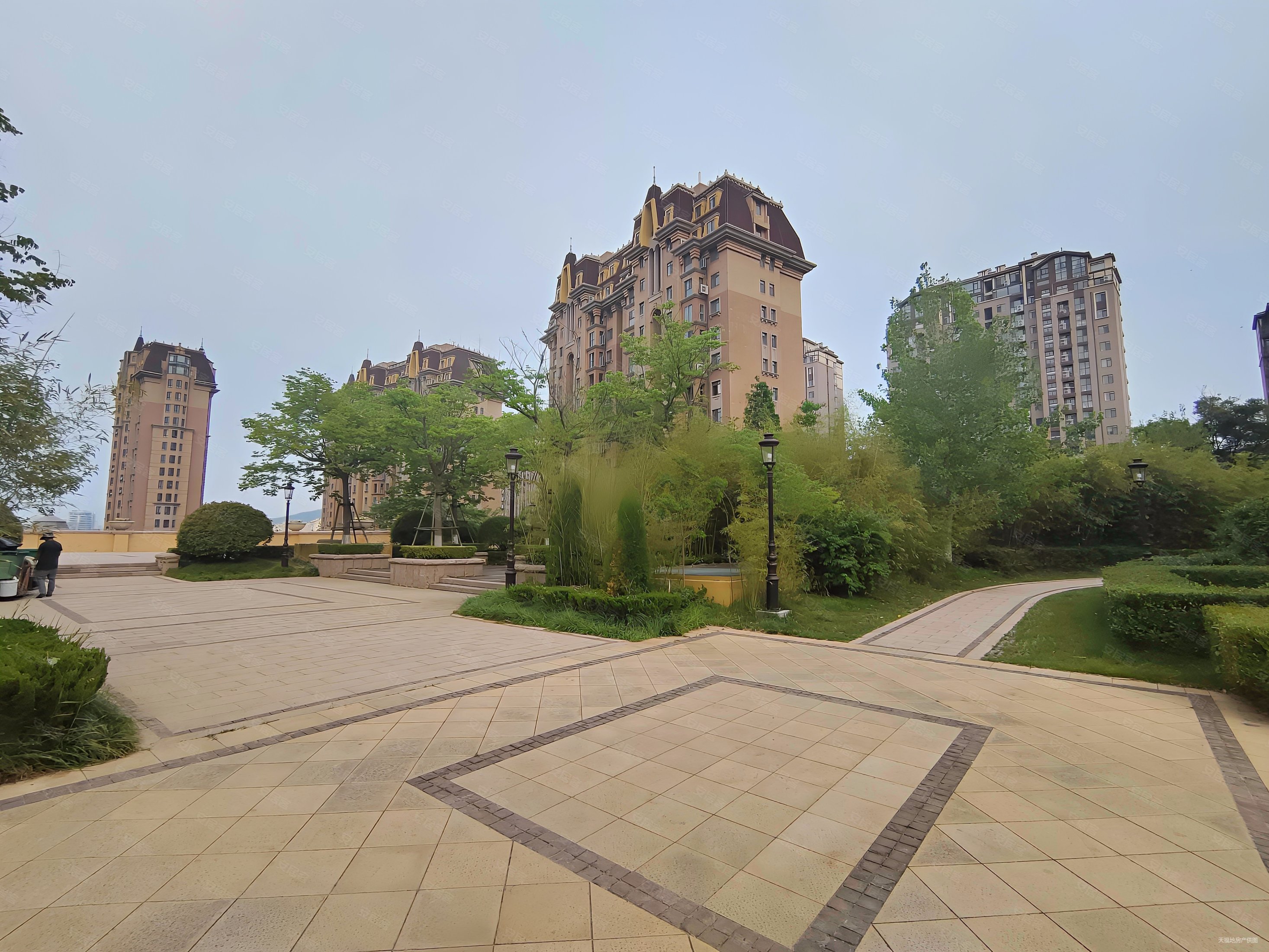 青岛印象山高端典范湖景房4室2厅155平720万议