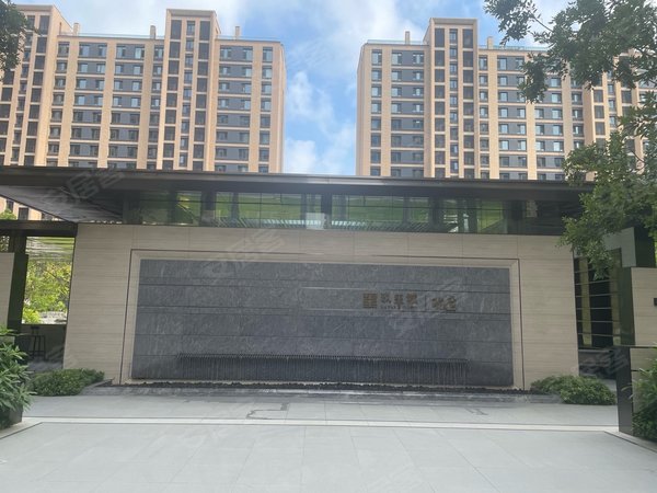 青岛崂山浮山前银丰玖玺城一期珑府玖玺城珑府212平四房两厅三卫,精