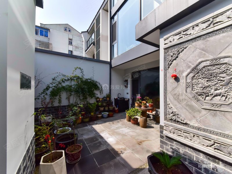 中式装修联排别墅2020修建次新小区诚心出售的