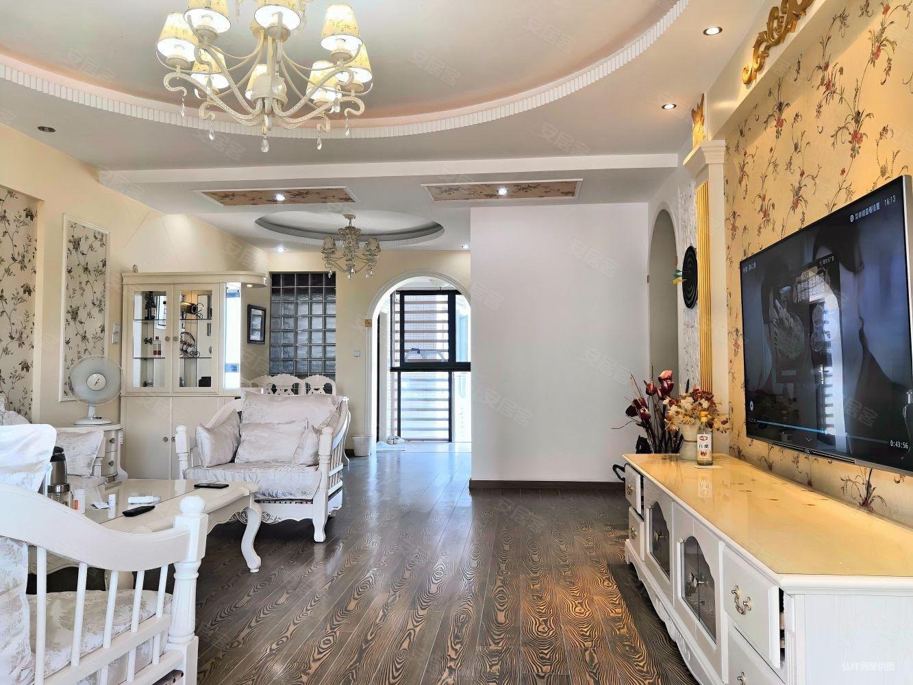 白鸽岛尚4室2厅1卫150㎡南北230万