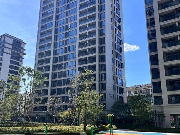 杭州临安临安城区南樾府锦南宝龙广场对面,独立两室两厅一厨一卫包