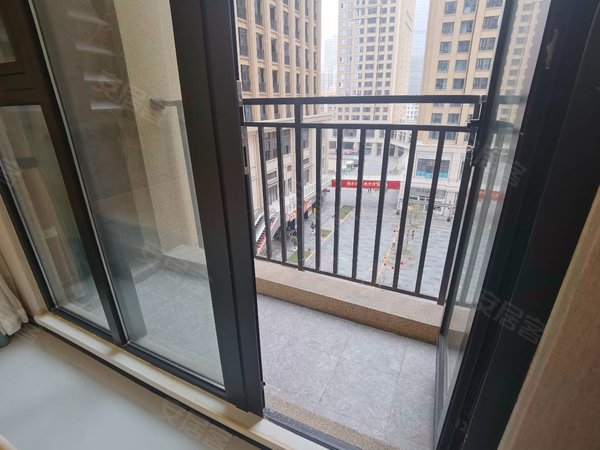 (商住楼)拱北 国维中央广场 大阳台 不看合罗山家私家电齐全拎包入住!