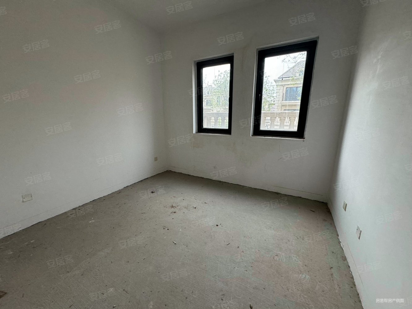 大运河孔雀城轩园七期(别墅)4室2厅4卫223㎡南北180万