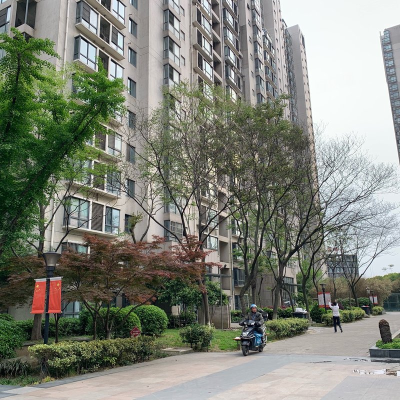 邵扣冬 2021-04-19   :  :07 小区共有十栋楼小高层和高层组成,主要推