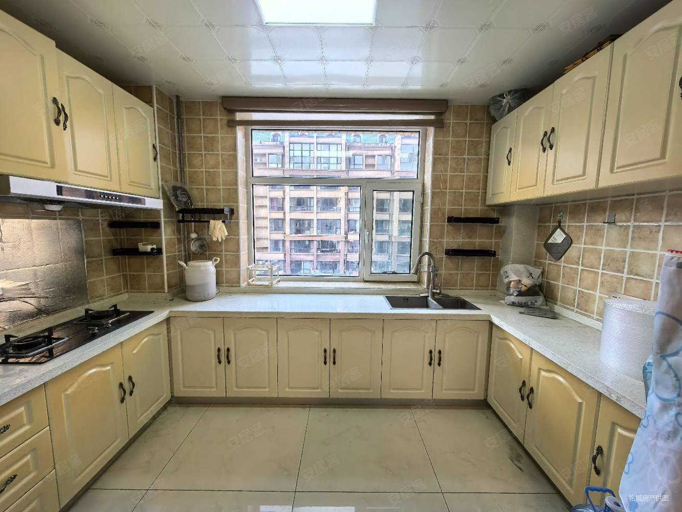 万泰城上城2室2厅1卫98㎡南北51.7万