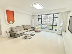 梅河口城区市中心龙湖蓝山三期二楼110平精装三室两卫，年租2万8包取暖物业出租房源真实图片