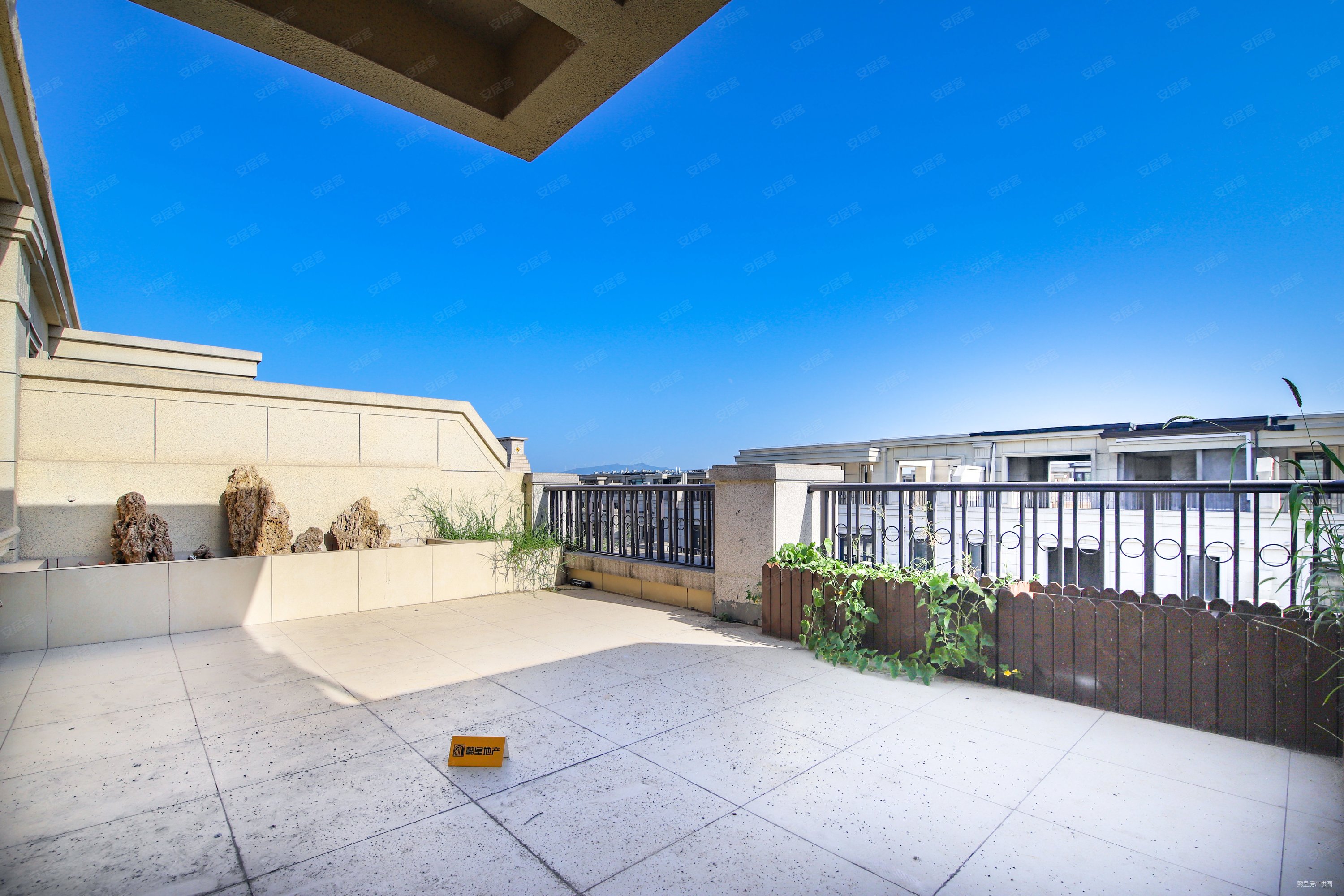 香栀花园5室3厅3卫226.51㎡南北537万