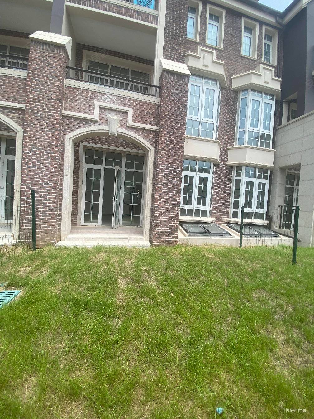 大华紫郡(三区别墅)二手房,1300万,4室2厅,3卫,289平米-济南安究屯