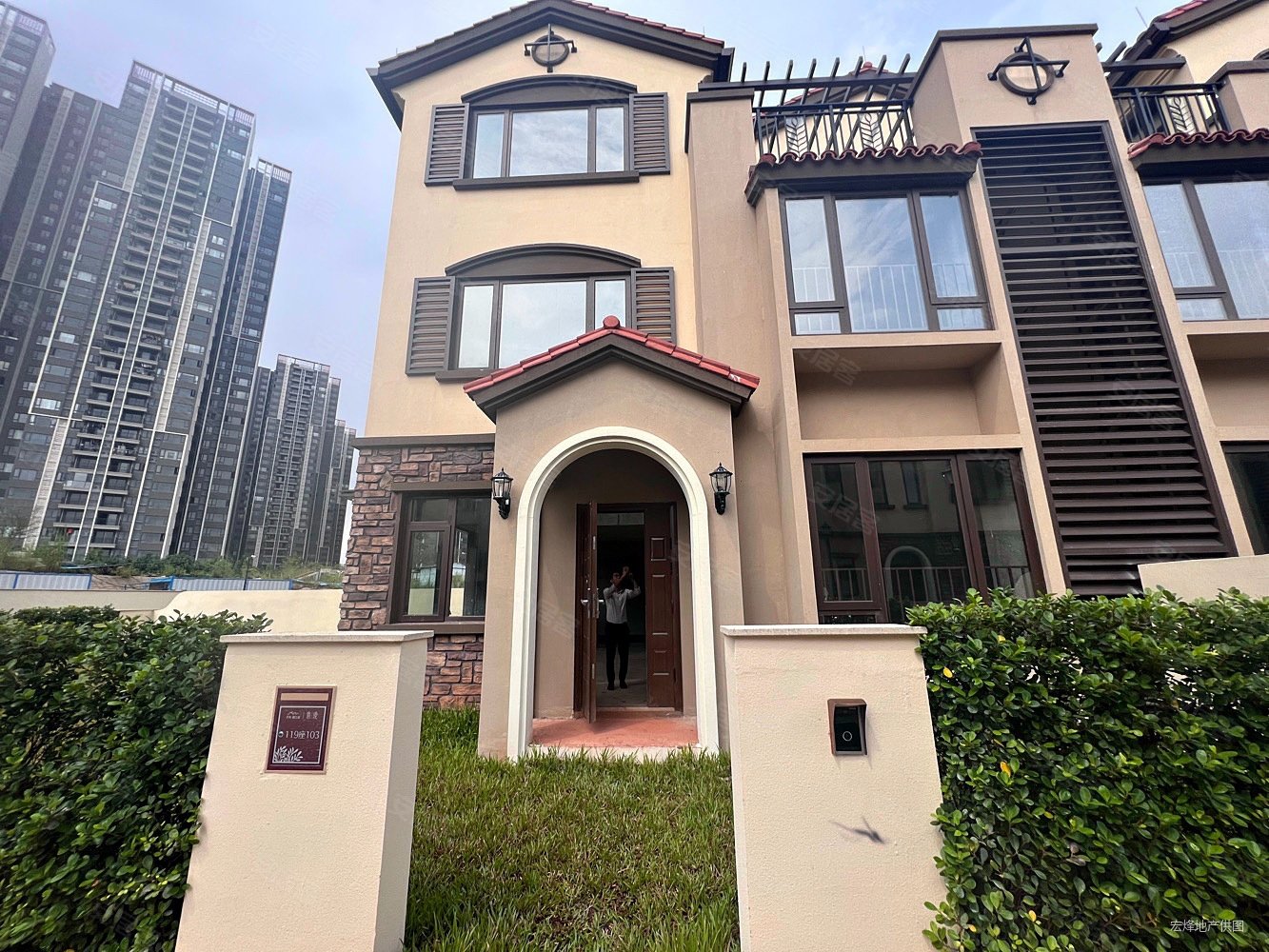 佛山保利央企别墅 单边位赠送大花园 业主急售 来电可谈价,御江南国际