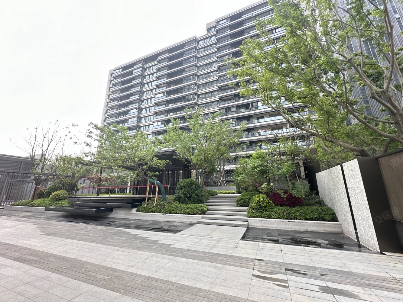 新出西边套联排别墅,带电梯,大花园,业主急售,弘久新弘北外滩二手房