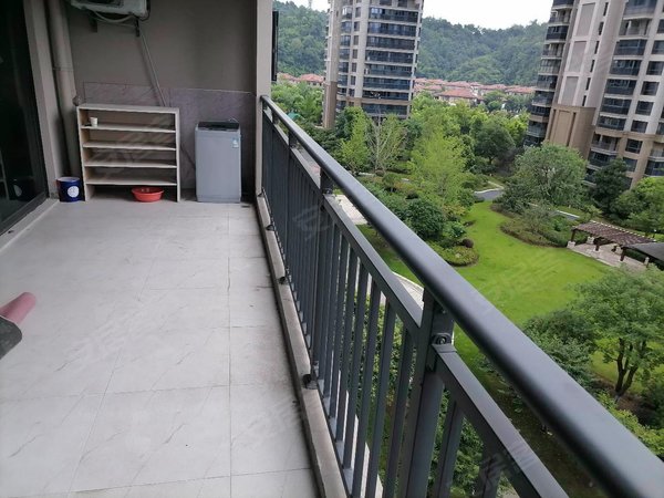 杭州临安临安城区美丽湾美丽湾,2室电梯套房出租,带车位,好停车,看房