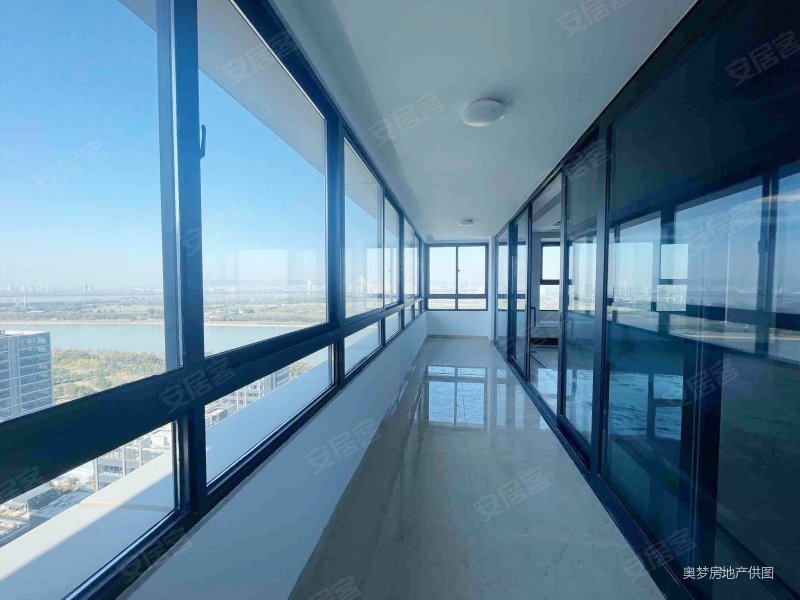 华侨城天鹅堡 精装大平层 高楼层视野开阔 可观江景南京眼