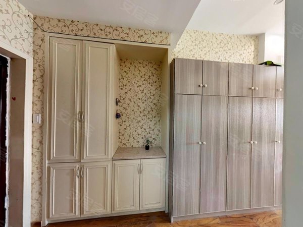 桐乡桐乡市区庆丰中路宝凤大厦宝凤大厦 1500元 1室1厅1卫 精装修