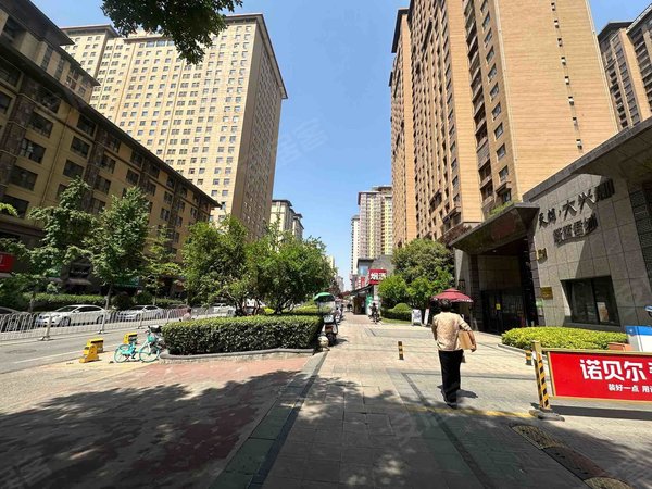 莲湖区 老城根旁 大兴医院 蔚蓝君城 两室一厅 精装全配!