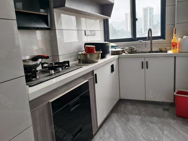 毕节织金织金城区万都时代广场织金宝桢湖附近3室电梯房急租出租房源