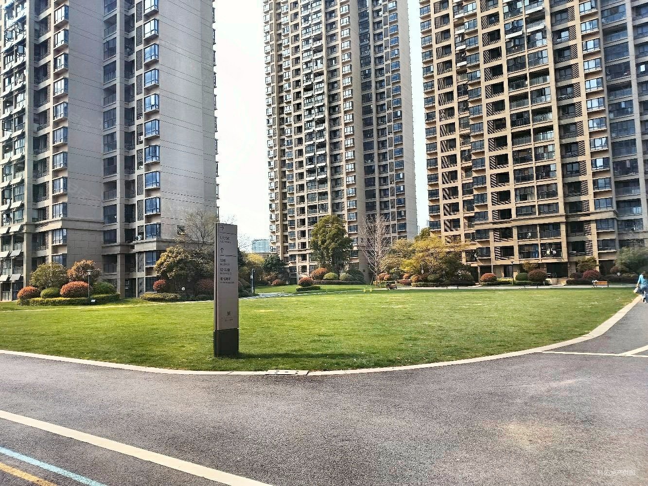 新力龙湾三房两厅两卫花园小区地铁口