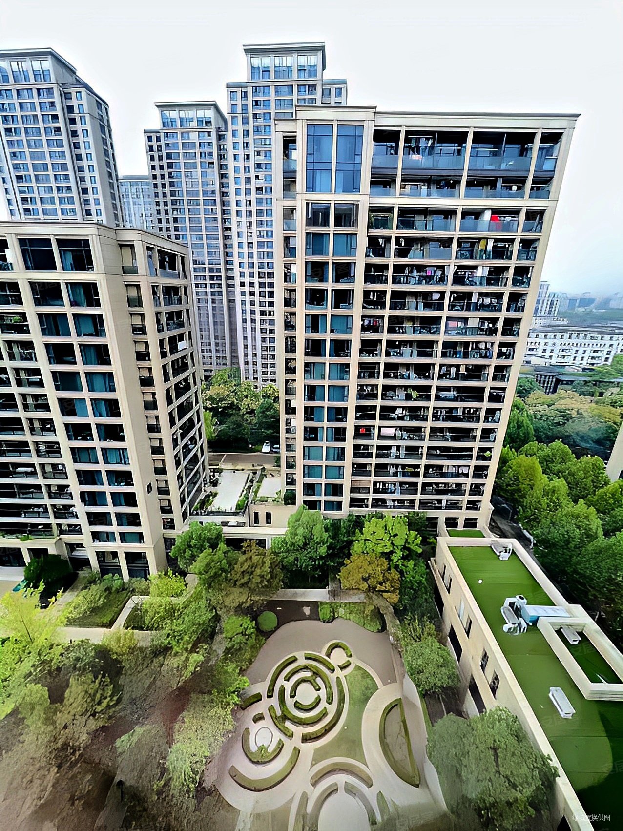 绿城运河宸园满五边套三房两卫136方诚心出售