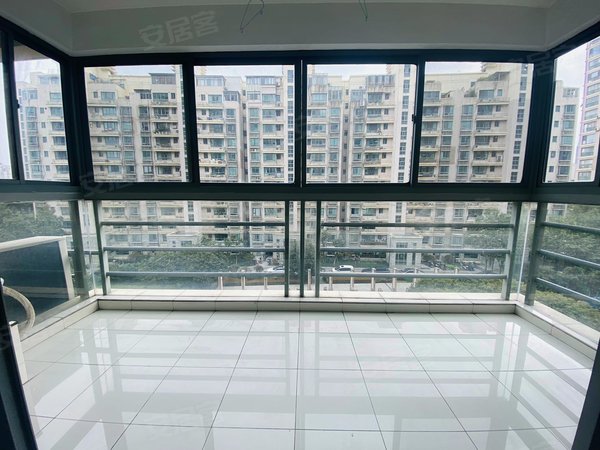 【多图】古北恒盛苑,金虹桥租房,居家装修 保养良好 家具齐全 拎包