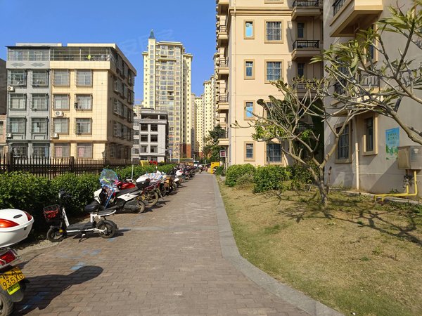 南宁武鸣武鸣城区康和城康和城精装3房拎包入住带车位2000楼下大型商