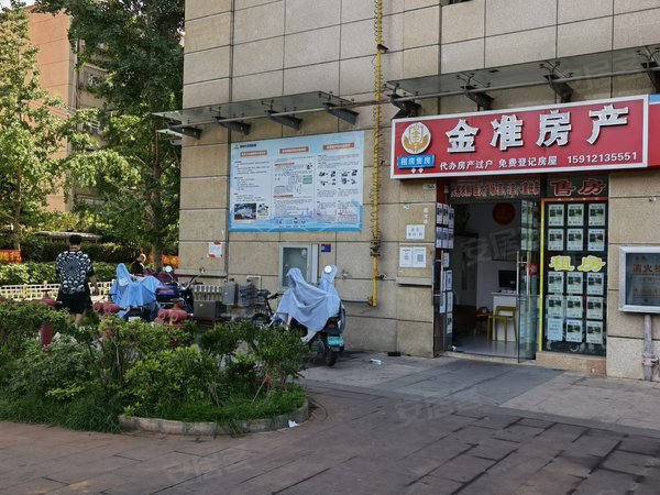 昆明西山棕树营中昆医大广场云大医院对面 昆一中附近 三号地铁口
