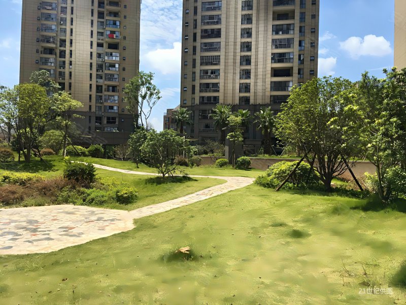 1年的精装修 没入住过 红谷十二庭四房 全新家具家电