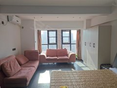 万达三江铜锣湾公寓精装修初次出租一室一厅单间，朝南高层视野好
