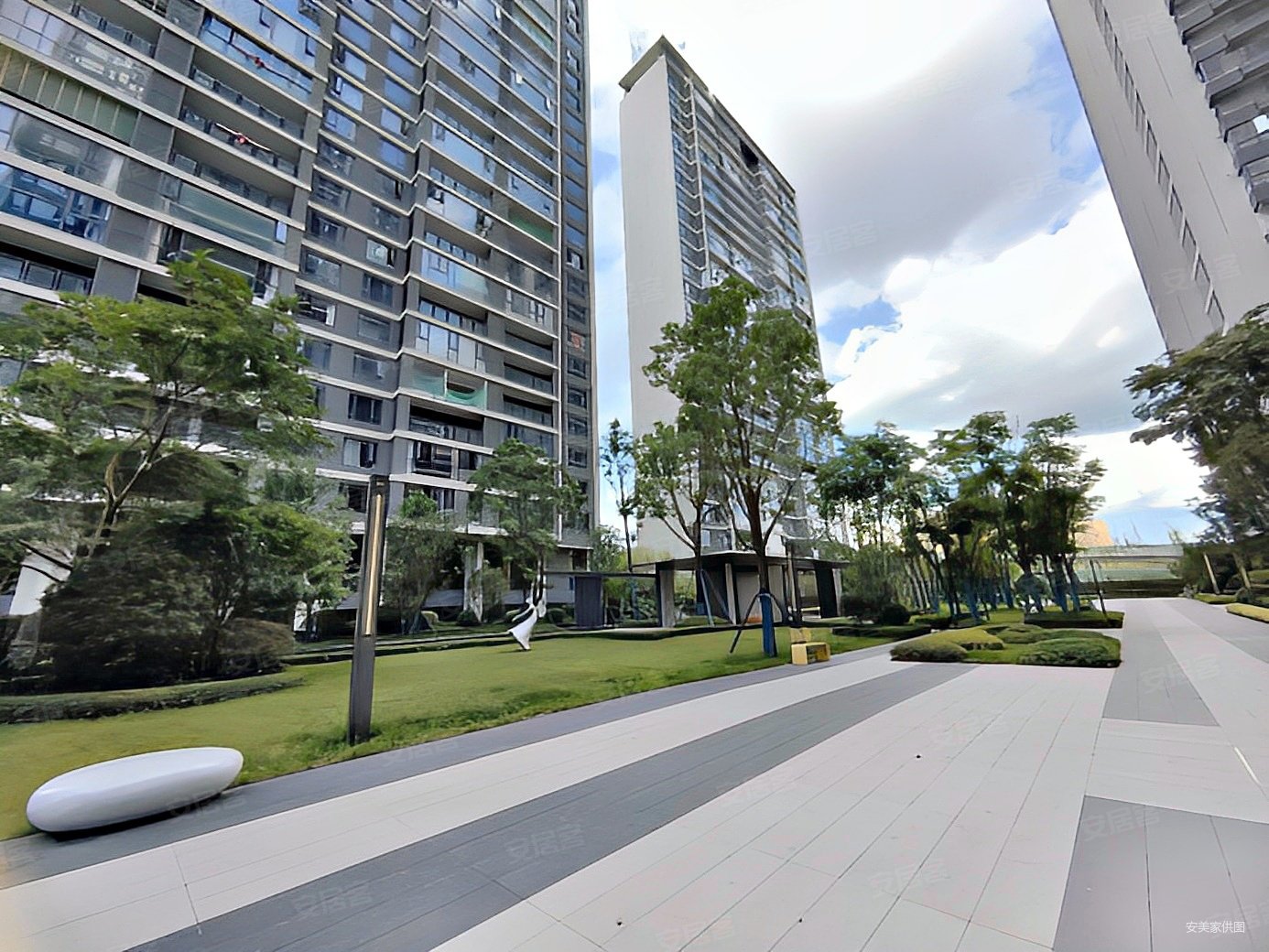 观山湖区金融城旁中海映山湖豪华景观房只有一套手慢无