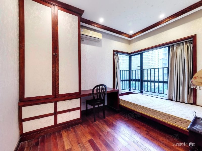 宝体地铁口南北通透四房,君逸世家参考价以下300万,10xx