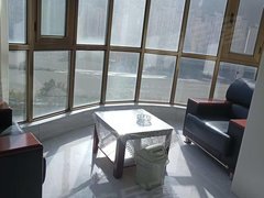 陇南武都滨河市场出租:长安名都中层江景房，简单装修，美容院，年租3万出租房源真实图片