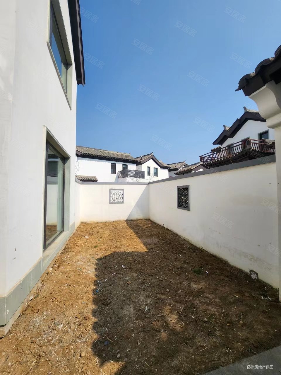 中铁春风十里徽派建筑95平三室两卫精装修大院环境优美165万