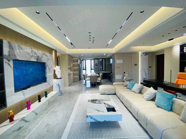 南宁青秀凤岭南保利冠江墅冠江墅大平层,江景房,可短租,可月付,房东