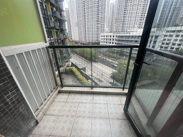 深圳龙华观澜珑门观澜长湖地铁口 体育公园旁 珑门名苑 精装空三房