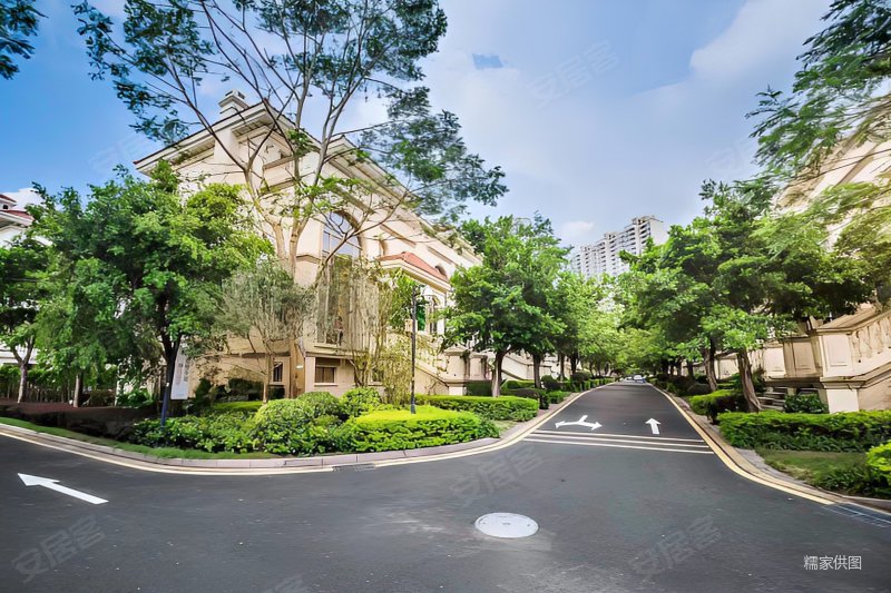 合生滨海城(别墅)6室3厅4卫272.13㎡南北496万