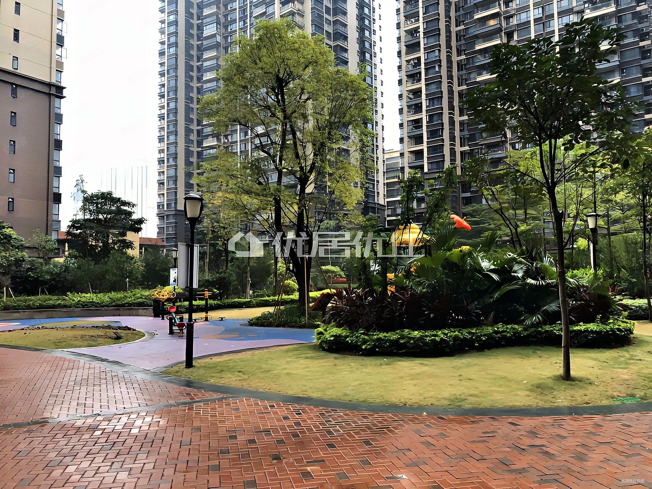 保利领秀前城领秀府4室2厅2卫95.79㎡南133万