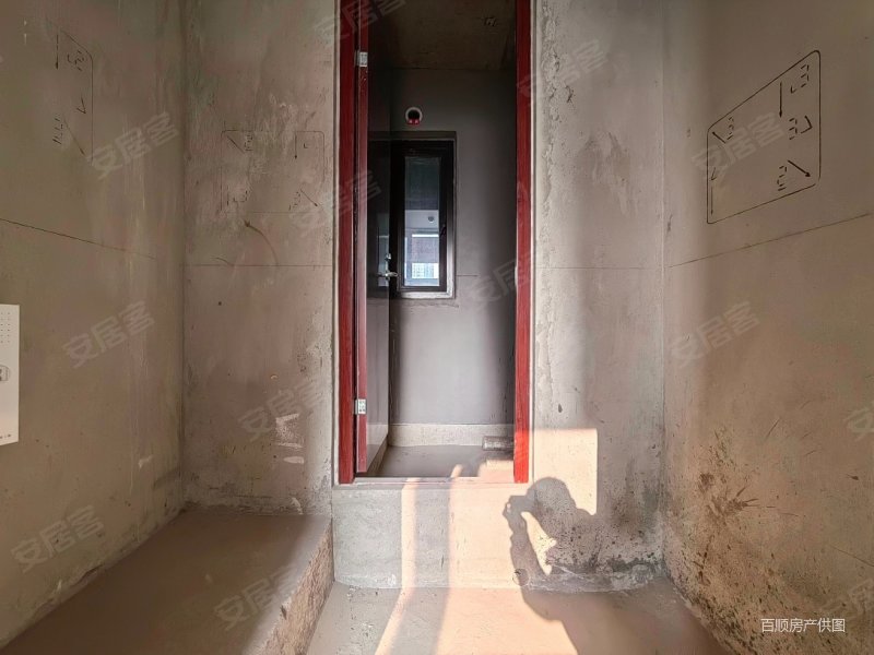 南北通透 交通便捷 毛坯小三房 近地铁,华发外滩首府二手房,380万,3室