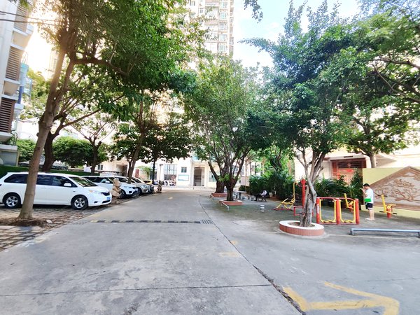 三亚吉阳商品街中华雅苑蓝海华庭购物旁 近白鹭公园 北欧装修 大两房
